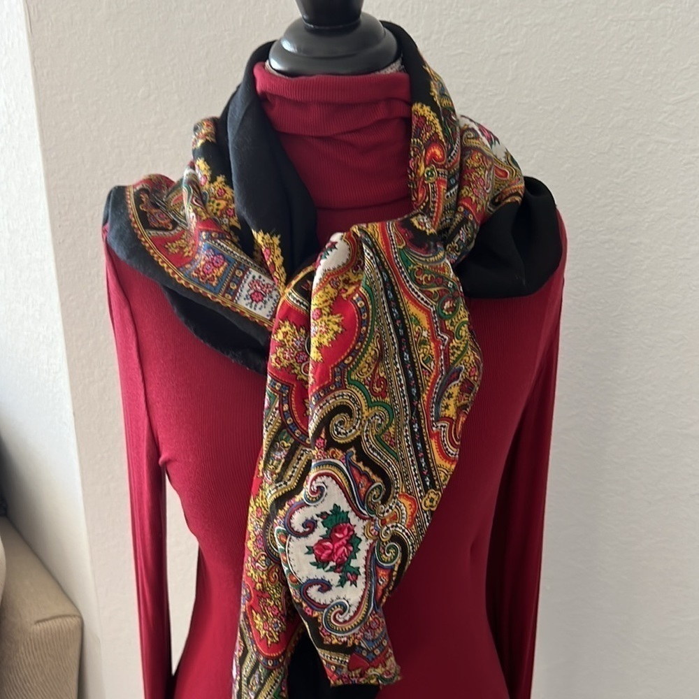 1970’s Paisley Shawl Print Scarf Triangle “I Feel Very Chantilly Today”